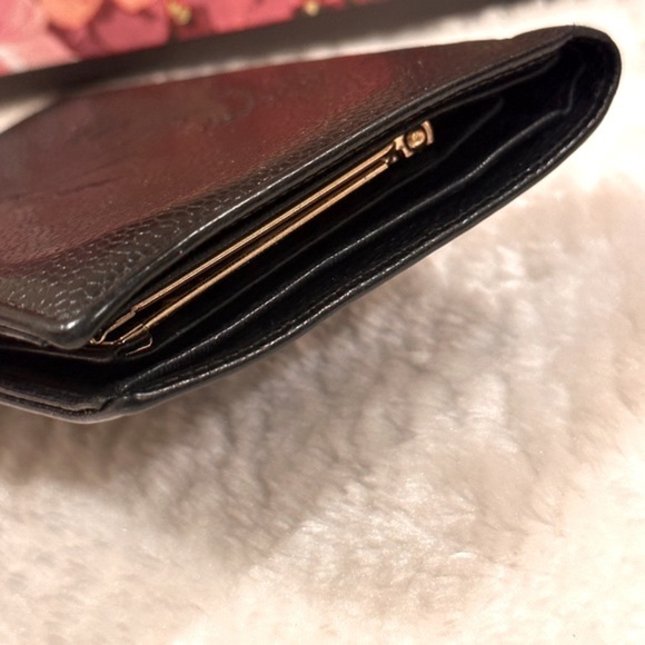 💯% Authentic CHANEL Caviar Wallet✨ - Picture 4 of 15
